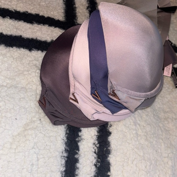 🚫SOLD🚫 34DD Victoria’s Secret Bras - Picture 3 of 7